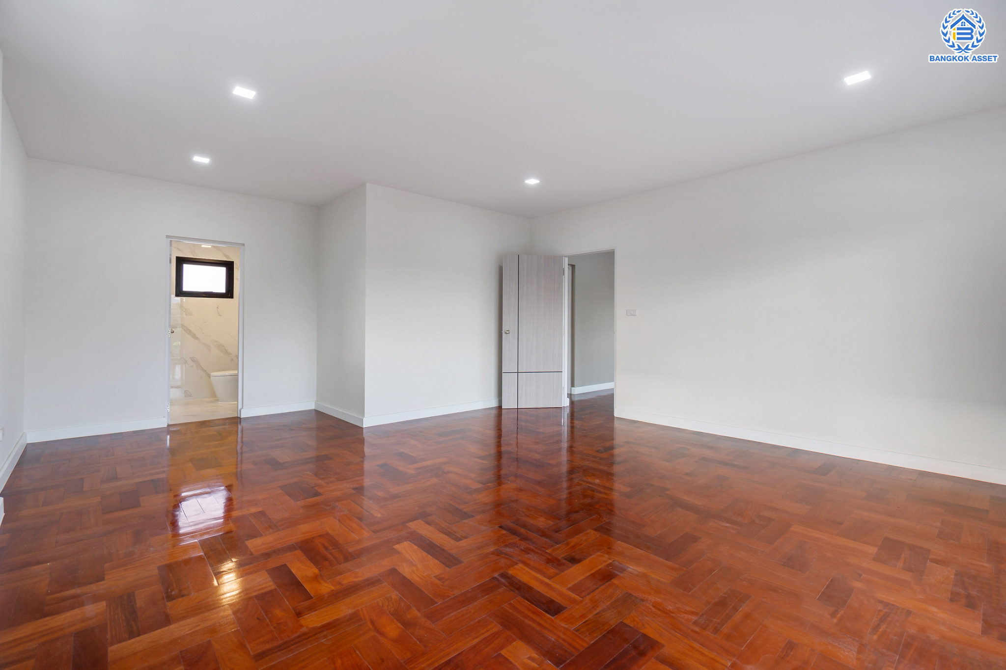 บ้านมือสองตกแต่งใหม่ หลังใหญ่พิเศษ! ม.มัณฑนา ปิ่นเกล้า-กาญจนาภิเษก (ซ.วัดพระเงิน) หลังมุม เนื้อที่ 128.6 ตร.ว. ฟังก์ชันจัดเต็ม 3 ห้องนอน 4 ห้องน้ำ 1 ห้องแม่บ้าน จอดรถได้ถึง 3 คัน เดินทางสะดวกสบาย บนทำเลติดถนนใหญ่ ใกล้เซ็นทรัลเวสต์เกต รถไฟฟ้าสายสีม่วง "สถานีตลาดบางใหญ่" และทางด่วนศรีรัช